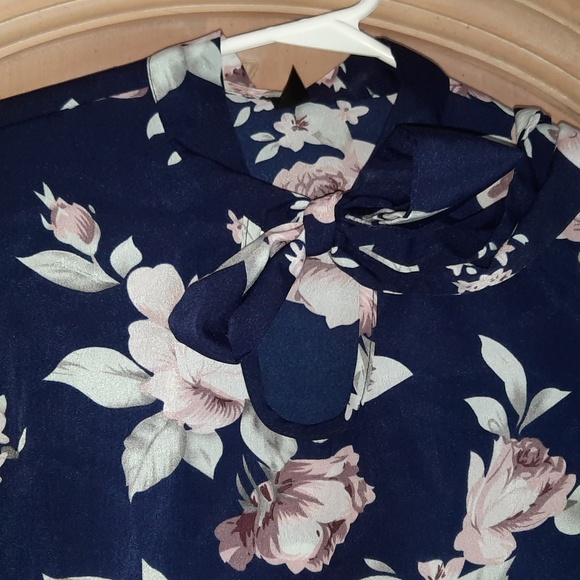 Long sleeve floral tie neck blouse - Picture 2 of 4